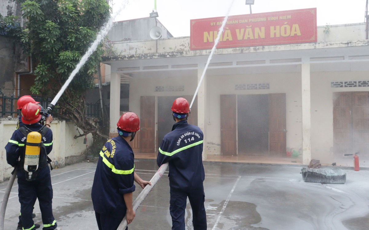 Quận Lê Chân: Tổ chức thực tập phương án chữa cháy và cứu nạn cứu hộ nhiều lực lượng tại khu dân cư trên địa bàn phường Vĩnh Niệm